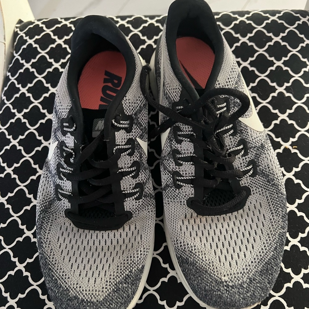 Women’s Nike Free Run Wolf Grey Running Shoes